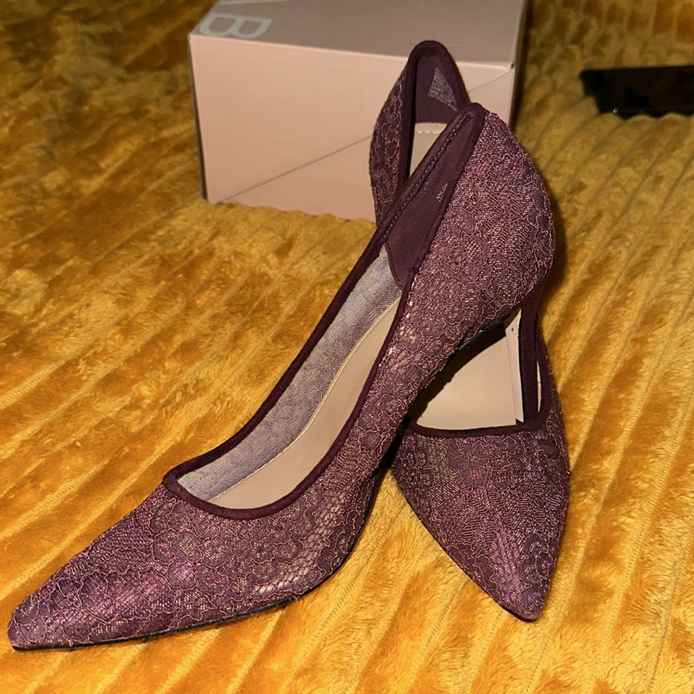 EUC Purple Lace pumps